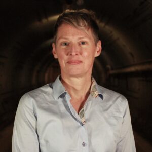 Headshot of Carolyn Hunter.